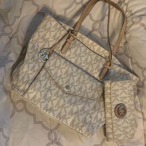 Micheal kors shoulder bag with wallet